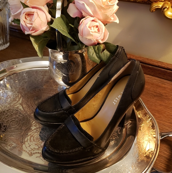 Shoes - Picture 2 of 4